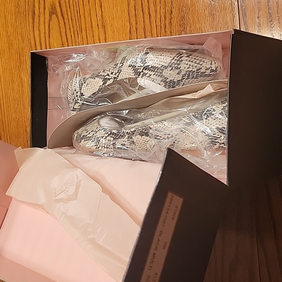 Victoria Secret Snake Skin Flats - Picture 3 of 3